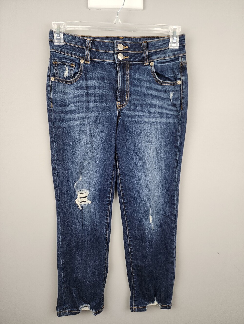 Maurices Crop Distressed Jeans Sz 4